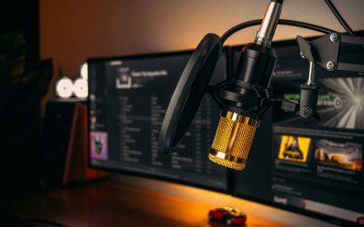 4 Types of podcasts and how to choose the right one for your company (+ examples)